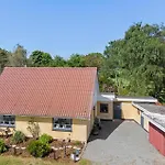Prázdninový dům 2 Bedroom In *